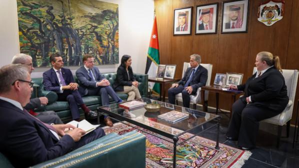 رئيس الوزراء يؤكد أهميَّة تعزيز التَّعاون الاقتصاديَّ والاستثماريَّ والتنمويَّ بين الأردن وألمانيا رئيس الوزراء يؤكد أهميَّة تعزيز التَّعاون الاقتصاديَّ والاستثماريَّ والتنمويَّ بين الأردن وألمانيا