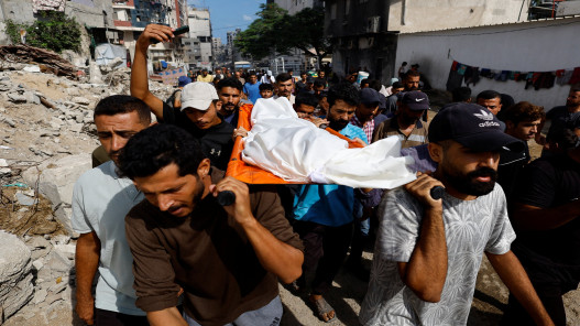 21 شهيدا على الأقل بقصف الاحتلال عدة مناطق في غزة منذ فجر الجمعة 21 شهيدا على الأقل بقصف الاحتلال عدة مناطق في غزة منذ فجر الجمعة