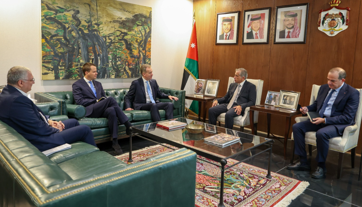 رئيس الوزراء يستقبل رئيس المنتدى الاقتصادي العالمي رئيس الوزراء يستقبل رئيس المنتدى الاقتصادي العالمي