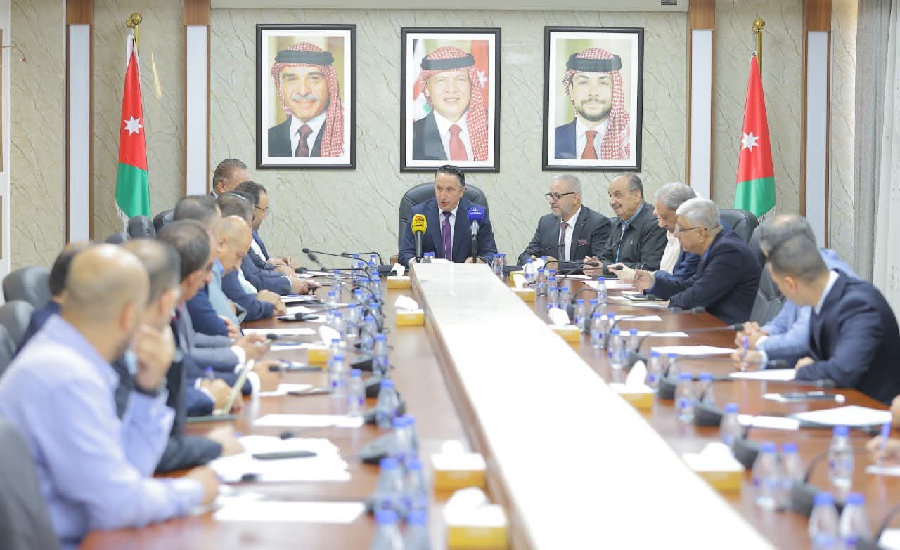 لجنتا “البيئة” و”العمل” النيابيتان تبحثان تسهيل تراخيص المهن ومراقبة مصانع الأغذية لجنتا “البيئة” و”العمل” النيابيتان تبحثان تسهيل تراخيص المهن ومراقبة مصانع الأغذية