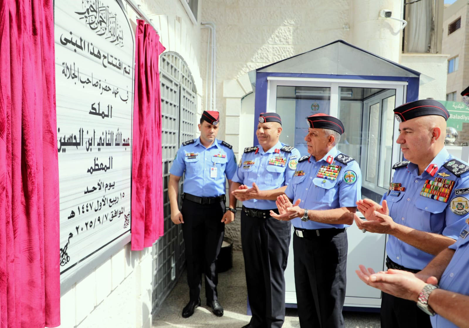 مدير الأمن العام يفتتح مركز أمن الكرك الغربي ومحطة دفاع مدني دبة حانوت مدير الأمن العام يفتتح مركز أمن الكرك الغربي ومحطة دفاع مدني دبة حانوت