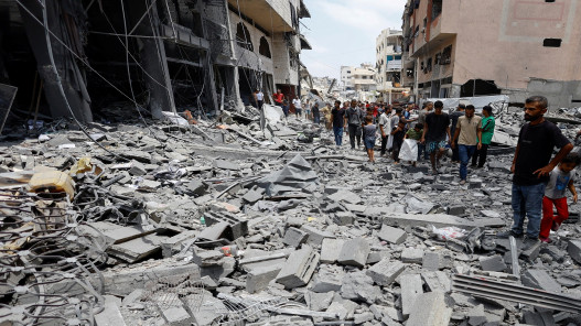 18 شهيدا بينهم 7 أطفال في قصف الاحتلال منازل وخيام تؤوي نازحين بغزة 18 شهيدا بينهم 7 أطفال في قصف الاحتلال منازل وخيام تؤوي نازحين بغزة