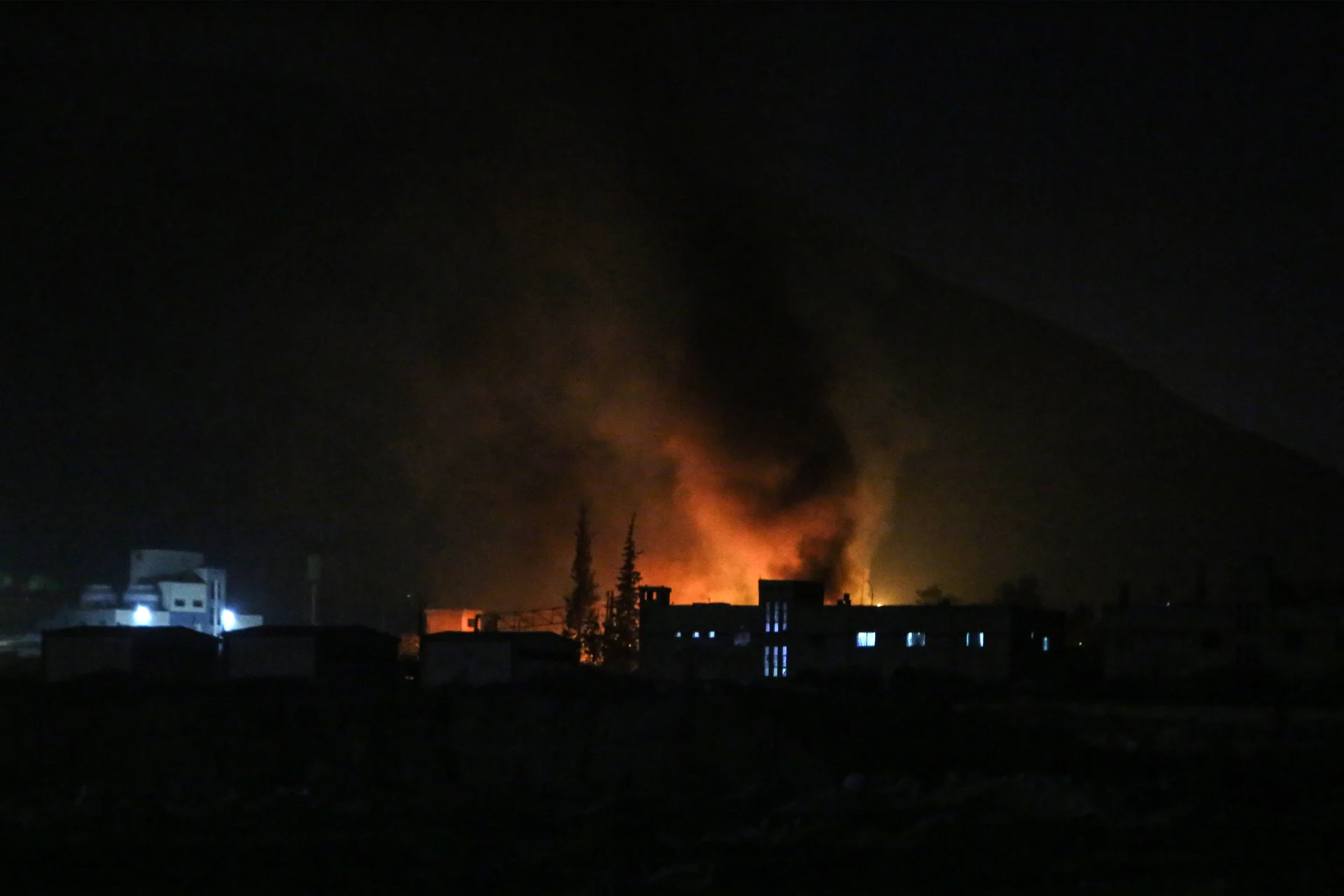 الاردن يدين القصف الإسرائيلي لمناطق في حمص واللاذقية بسوريا الاردن يدين القصف الإسرائيلي لمناطق في حمص واللاذقية بسوريا