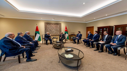 الملك يؤكد لدى استقباله الرئيس عباس دعم الأردن الراسخ للأشقاء الفلسطينيين الملك يؤكد لدى استقباله الرئيس عباس دعم الأردن الراسخ للأشقاء الفلسطينيين