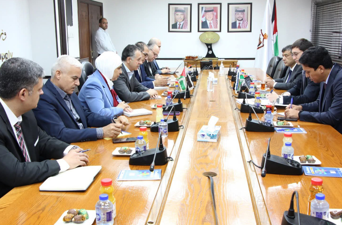 وزير الصناعة يبحث مع وفد أوزبكي الإجراءات التنفيذية للتعاون الاقتصادي وزير الصناعة يبحث مع وفد أوزبكي الإجراءات التنفيذية للتعاون الاقتصادي