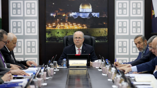 مجلس الوزراء الفلسطيني يطالب بتحرك دولي عاجل لإنقاذ قطاع غزة مجلس الوزراء الفلسطيني يطالب بتحرك دولي عاجل لإنقاذ قطاع غزة