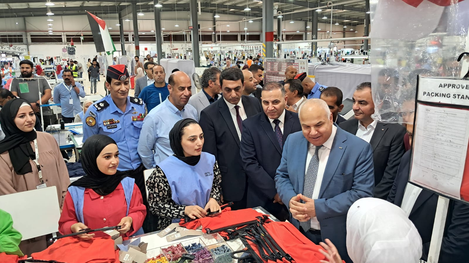 وزير العمل: القطاع الخاص شريك أساسي لتحقيق مستهدفات الرؤية الاقتصادية وزير العمل: القطاع الخاص شريك أساسي لتحقيق مستهدفات الرؤية الاقتصادية