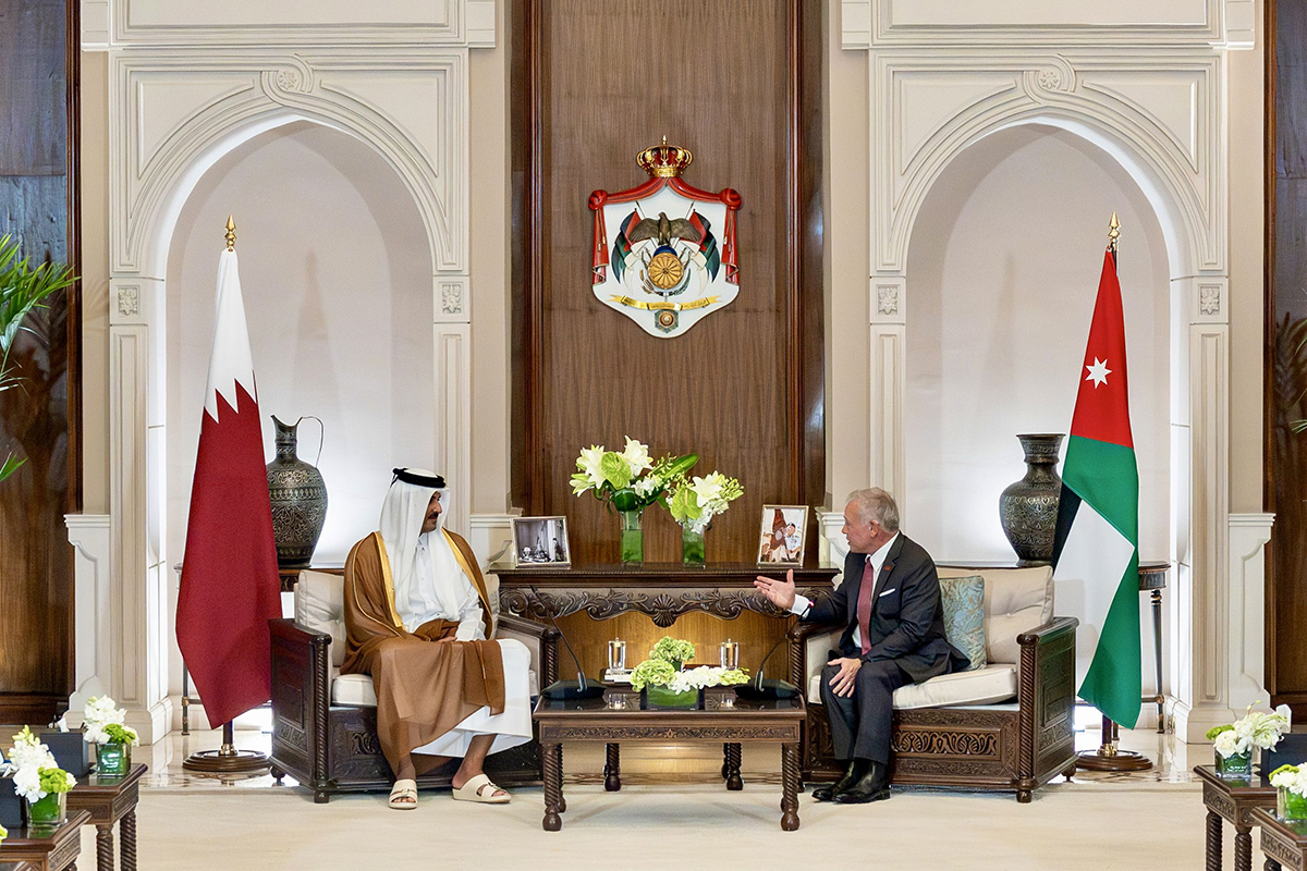 الملك وأمير دولة قطر يعربان عن اعتزازهما بمستوى العلاقات الأخوية والتاريخية بين البلدين والشعبين الشقيقين الملك وأمير دولة قطر يعربان عن اعتزازهما بمستوى العلاقات الأخوية والتاريخية بين البلدين والشعبين الشقيقين