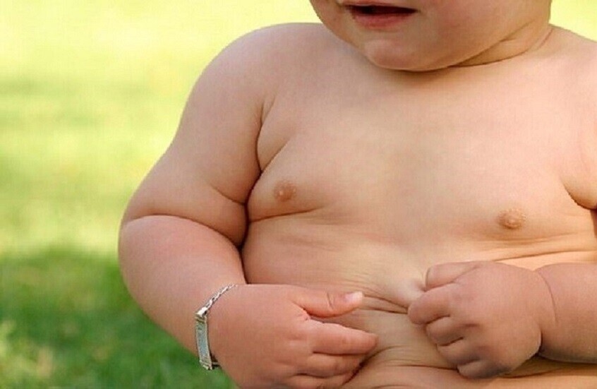 تحذير من خطورة السمنة على الأطفال تحذير من خطورة السمنة على الأطفال