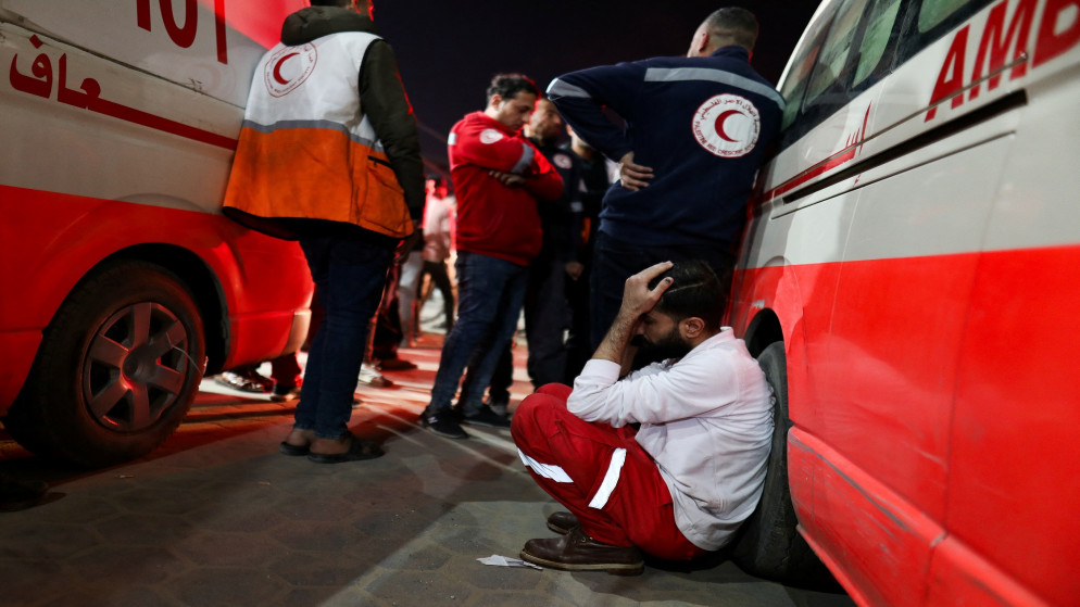 إصابة مسعفين في غزة وإغلاق طريق أمام النازحين إلى جنوب القطاع إصابة مسعفين في غزة وإغلاق طريق أمام النازحين إلى جنوب القطاع