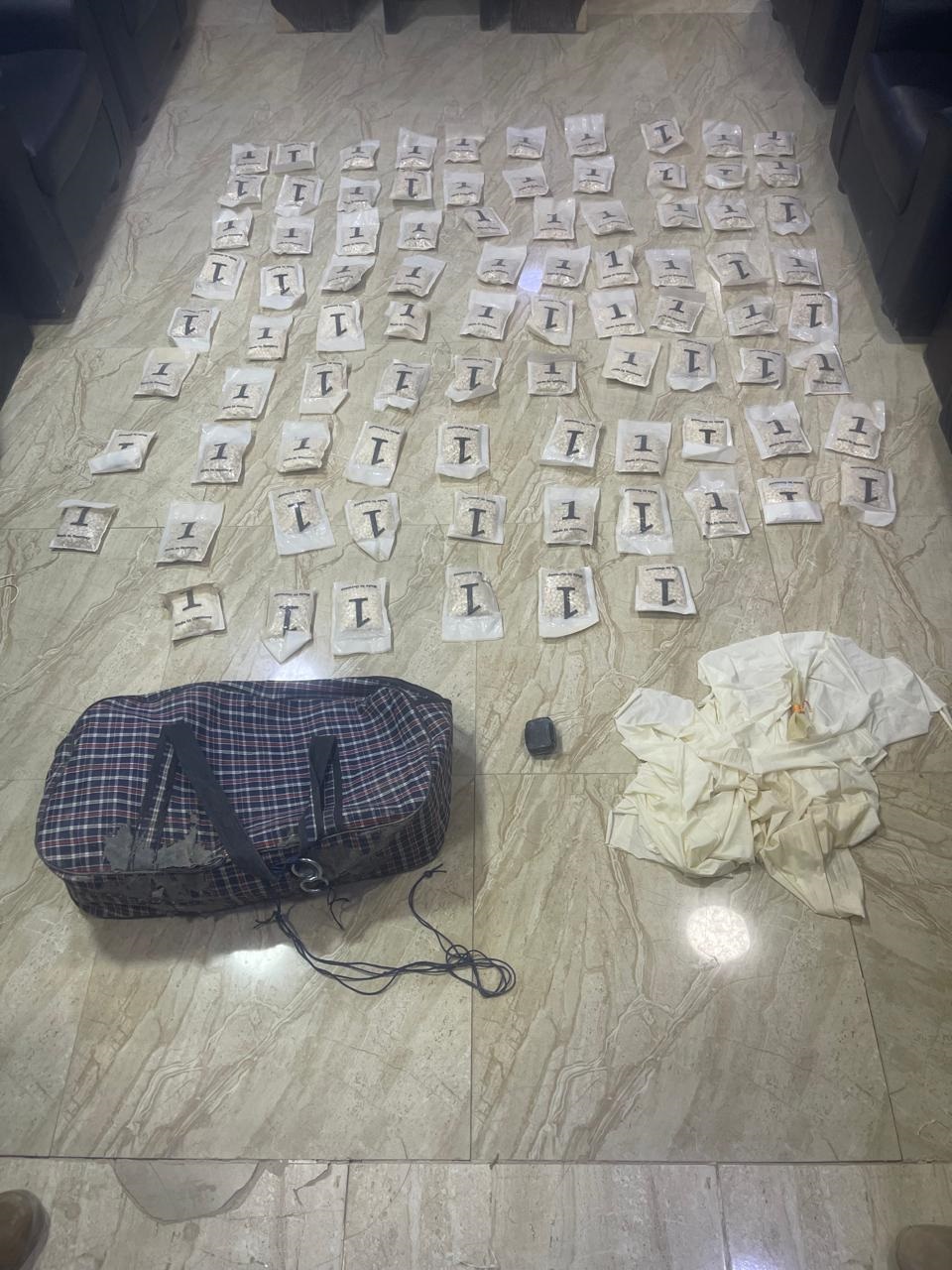 الجيش يحبط 4 محاولات تهريب مخدرات بوساطة بالونات في المنطقة الشرقية الجيش يحبط 4 محاولات تهريب مخدرات بوساطة بالونات في المنطقة الشرقية