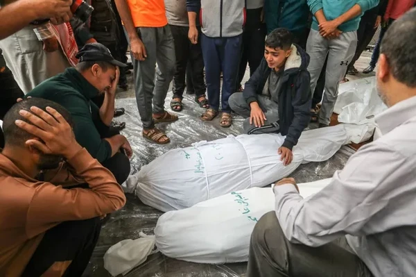 61 شهيدًا و 220 مصابا خلال 24 ساعة في قطاع غزة 61 شهيدًا و 220 مصابا خلال 24 ساعة في قطاع غزة