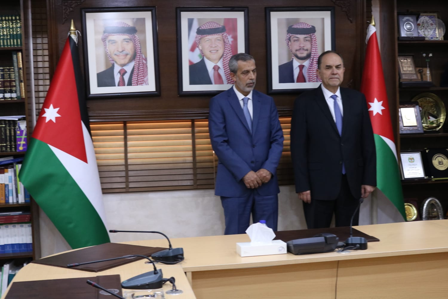 45 محاميا يؤدون اليمين القانونية أمام وزير العدل 45 محاميا يؤدون اليمين القانونية أمام وزير العدل