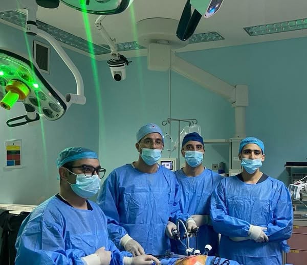 إجراء عملية استئصال جزء علوي من الرئة لطفل بواسطة المنظار الجراحي إجراء عملية استئصال جزء علوي من الرئة لطفل بواسطة المنظار الجراحي
