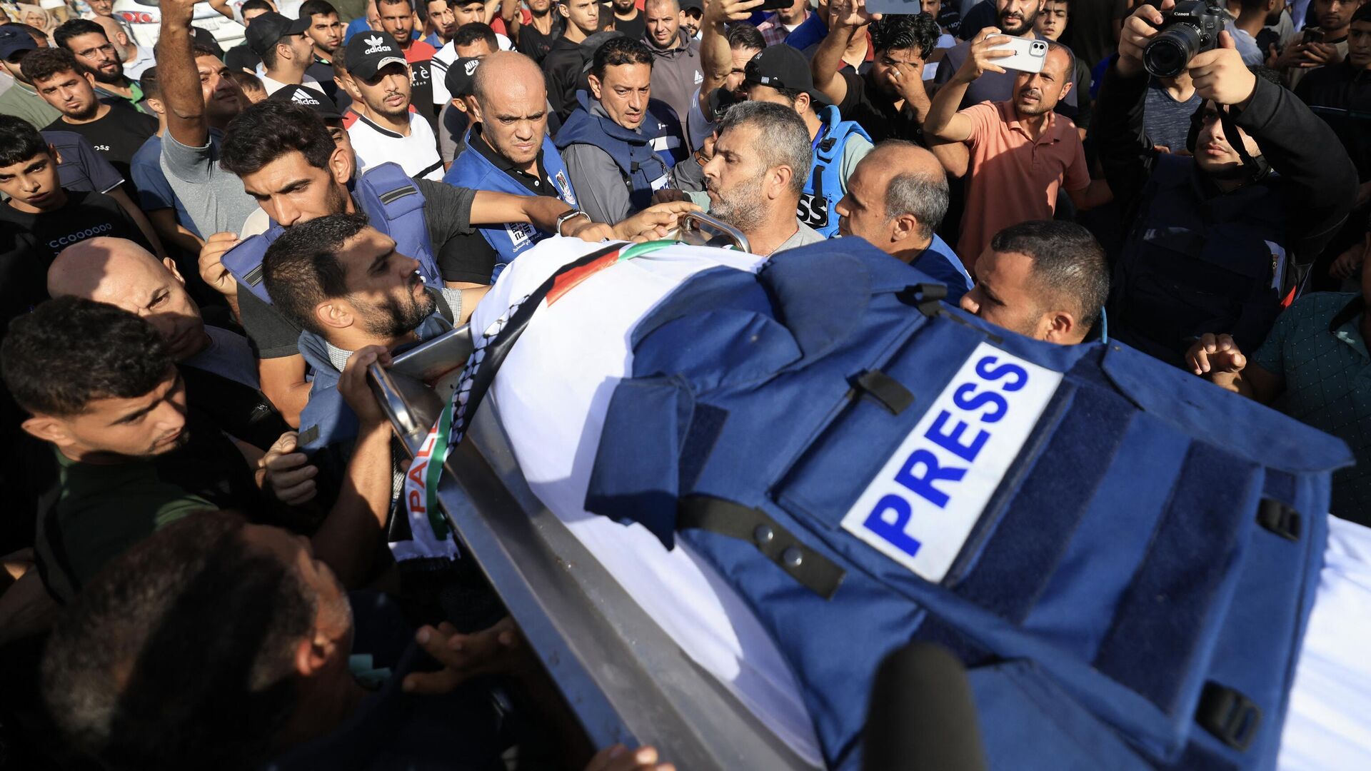 حماس: جرائم الاحتلال ضد الصحفيين في غزة لن تسقط بالتقادم حماس: جرائم الاحتلال ضد الصحفيين في غزة لن تسقط بالتقادم