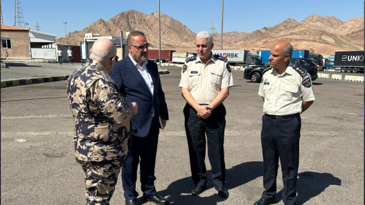 وزير المالية يتفقد لمركز جمرك العقبة وزير المالية يتفقد لمركز جمرك العقبة