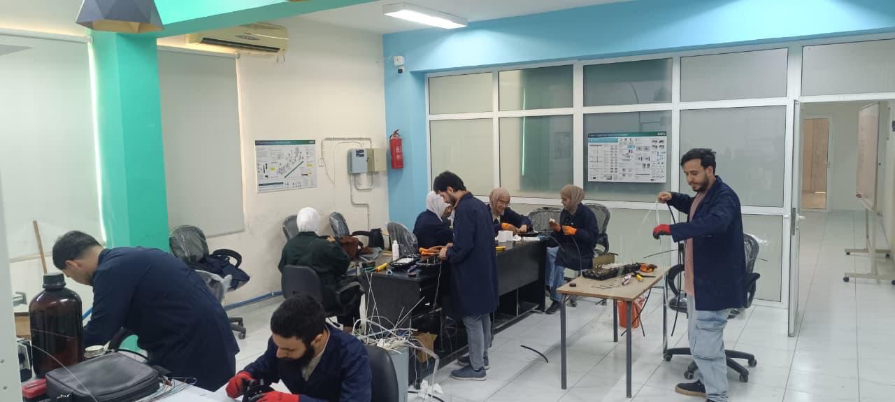 شركة زين تُطلق دورات مجانية جديدة للتدريب على صيانة الأجهزة الخلوية وأجهزة الألعاب الإلكترونية شركة زين تُطلق دورات مجانية جديدة للتدريب على صيانة الأجهزة الخلوية وأجهزة الألعاب الإلكترونية