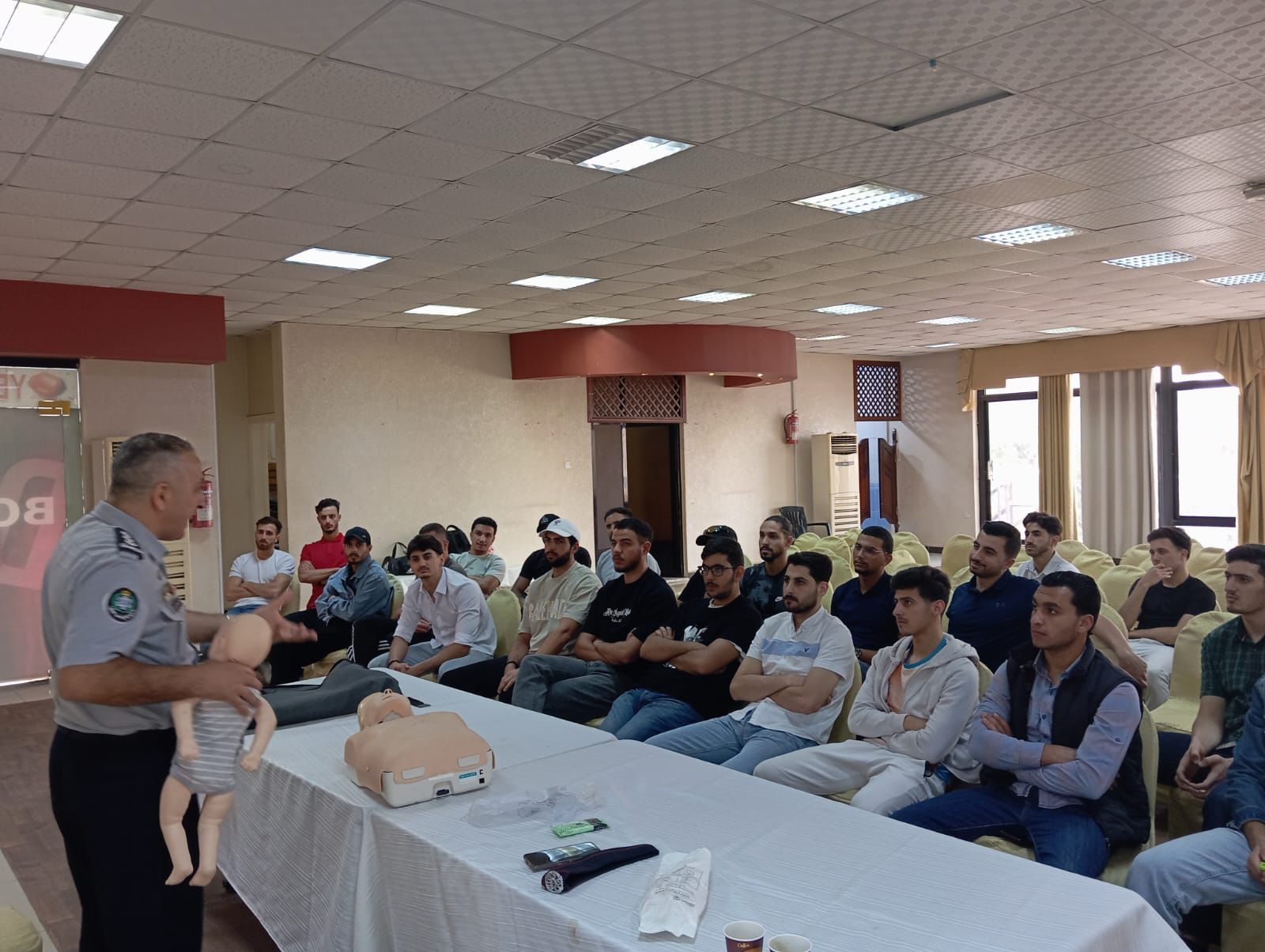 مركز إعداد القيادات الشبابية يختتم دورة الإنقاذ المائي للذكور في مدينة الحسن للشباب. مركز إعداد القيادات الشبابية يختتم دورة الإنقاذ المائي للذكور في مدينة الحسن للشباب.