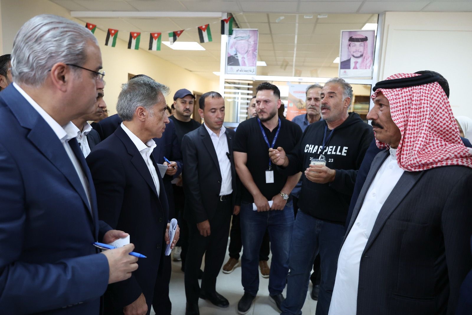 توقيع اتفاقية بين الصحة والخدمات الطبية لمعالجة المدنيين في منطقة الأزرق بالمركز الطبي العسكري الشامل تشمل النسائية وغسيل الكلى توقيع اتفاقية بين الصحة والخدمات الطبية لمعالجة المدنيين في منطقة الأزرق بالمركز الطبي العسكري الشامل تشمل النسائية وغسيل الكلى