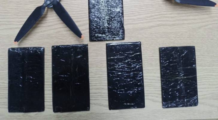 الجيش العربي: المنطقة العسكرية الجنوبية تحبط محاولة تهريب مواد مخدرة بواسطة طائرة مسيرة الجيش العربي: المنطقة العسكرية الجنوبية تحبط محاولة تهريب مواد مخدرة بواسطة طائرة مسيرة