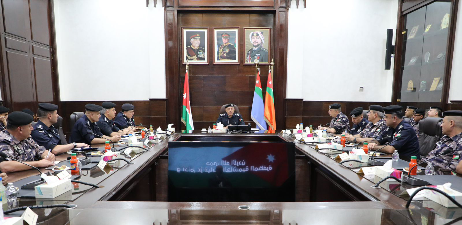 مدير الأمن العام يطلع على خطة التعامل الأمثل مع فصل الشتاء مدير الأمن العام يطلع على خطة التعامل الأمثل مع فصل الشتاء