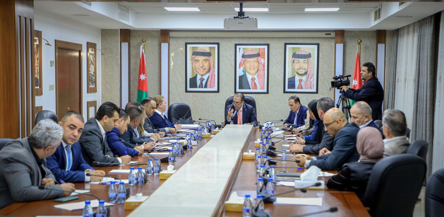 وزيرة التخطيط: الحكومة تعمل على توجيه المنح والقروض الميسرة نحو مشاريع وطنية استراتيجية وزيرة التخطيط: الحكومة تعمل على توجيه المنح والقروض الميسرة نحو مشاريع وطنية استراتيجية
