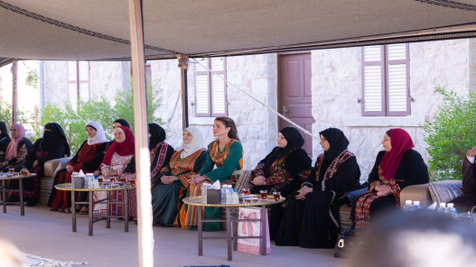 الملكة رانيا العبدالله تزور معان وتلتقي مستفيدين من منح التمكين الاقتصادي الملكة رانيا العبدالله تزور معان وتلتقي مستفيدين من منح التمكين الاقتصادي