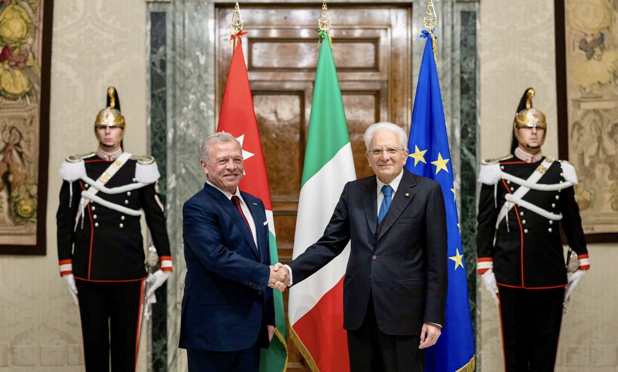 الملك يؤكد الحرص على تعزيز علاقات الصداقة بين الأردن وإيطاليا وتوسيع التعاون. الملك يؤكد الحرص على تعزيز علاقات الصداقة بين الأردن وإيطاليا وتوسيع التعاون.