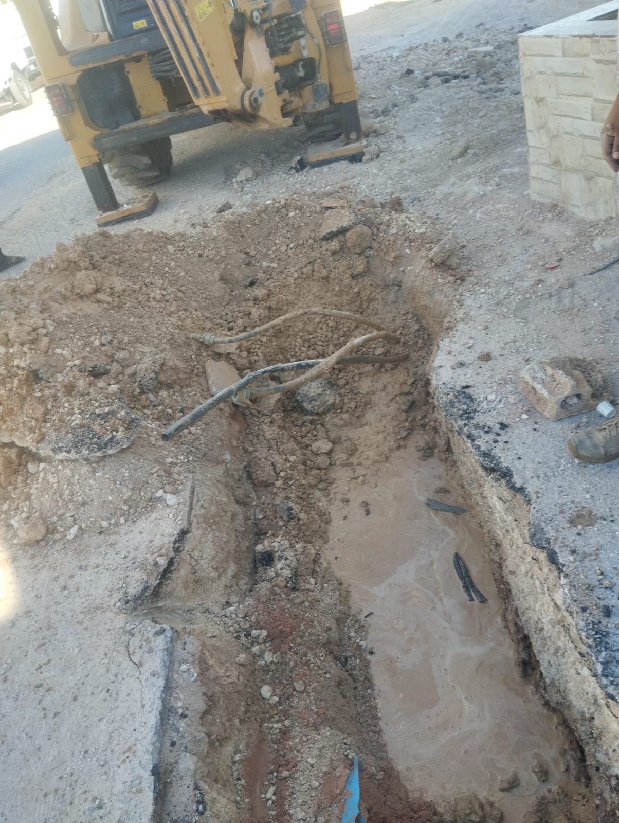 ضبط اعتداءات على خطوط مياه في عدة مناطق ضبط اعتداءات على خطوط مياه في عدة مناطق