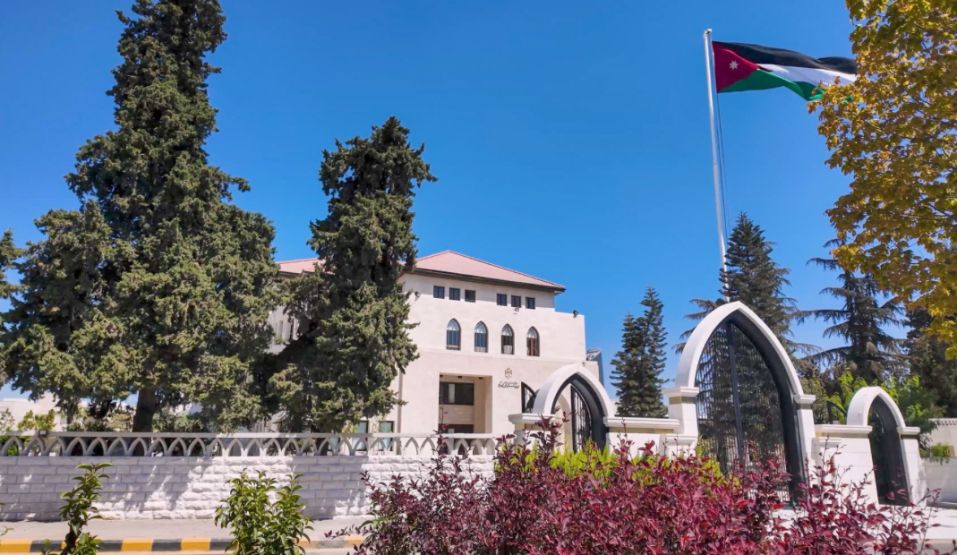 رئيس الوزراء يؤكِّد ضرورة الجاهزيَّة العالية والتَّكامل والتَّنسيق بين جميع المؤسَّسات المعنيَّة استعداداً لفصل الشتاء رئيس الوزراء يؤكِّد ضرورة الجاهزيَّة العالية والتَّكامل والتَّنسيق بين جميع المؤسَّسات المعنيَّة استعداداً لفصل الشتاء
