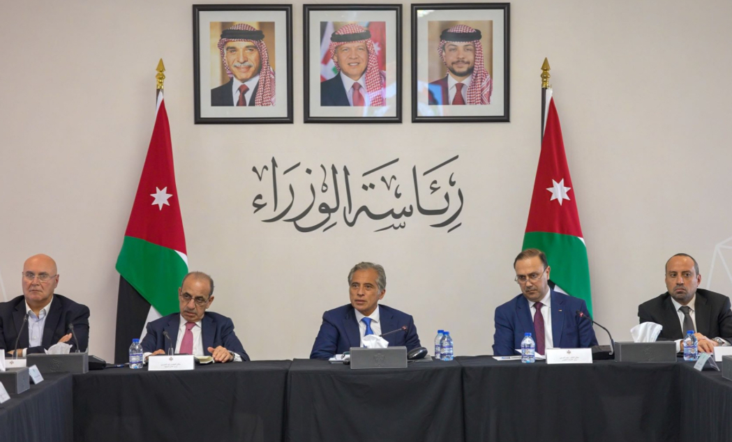 رئيس الوزراء يلتقي عدداً من الإعلاميين والصحفيين ضمن سلسلة لقاءات تواصلية يعقدها مع مختلف وسائل الإعلام رئيس الوزراء يلتقي عدداً من الإعلاميين والصحفيين ضمن سلسلة لقاءات تواصلية يعقدها مع مختلف وسائل الإعلام