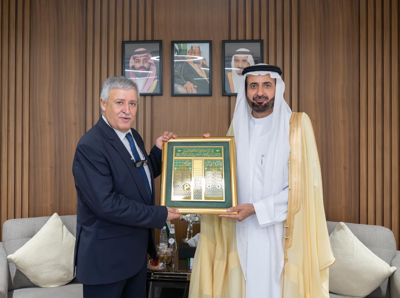 وزير النقل يبحث مع وزير الحج السعودي السماح بدخول الحافلات الأردنية في موسم الحج وزير النقل يبحث مع وزير الحج السعودي السماح بدخول الحافلات الأردنية في موسم الحج