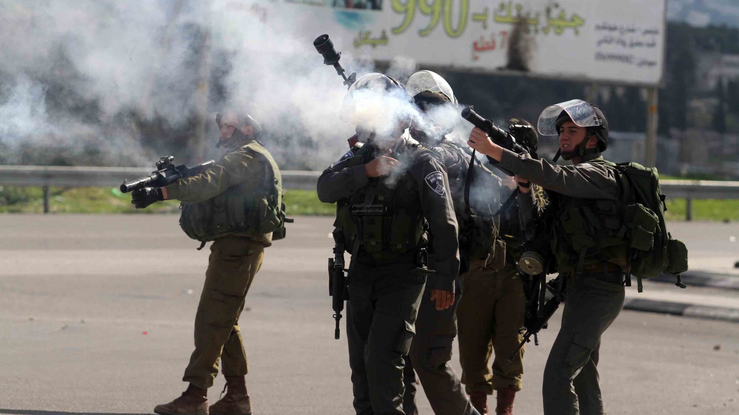 إصابات بالاختناق خلال اقتحام الاحتلال نابلس واعتقال 15 فلسطينيا بالضفة إصابات بالاختناق خلال اقتحام الاحتلال نابلس واعتقال 15 فلسطينيا بالضفة