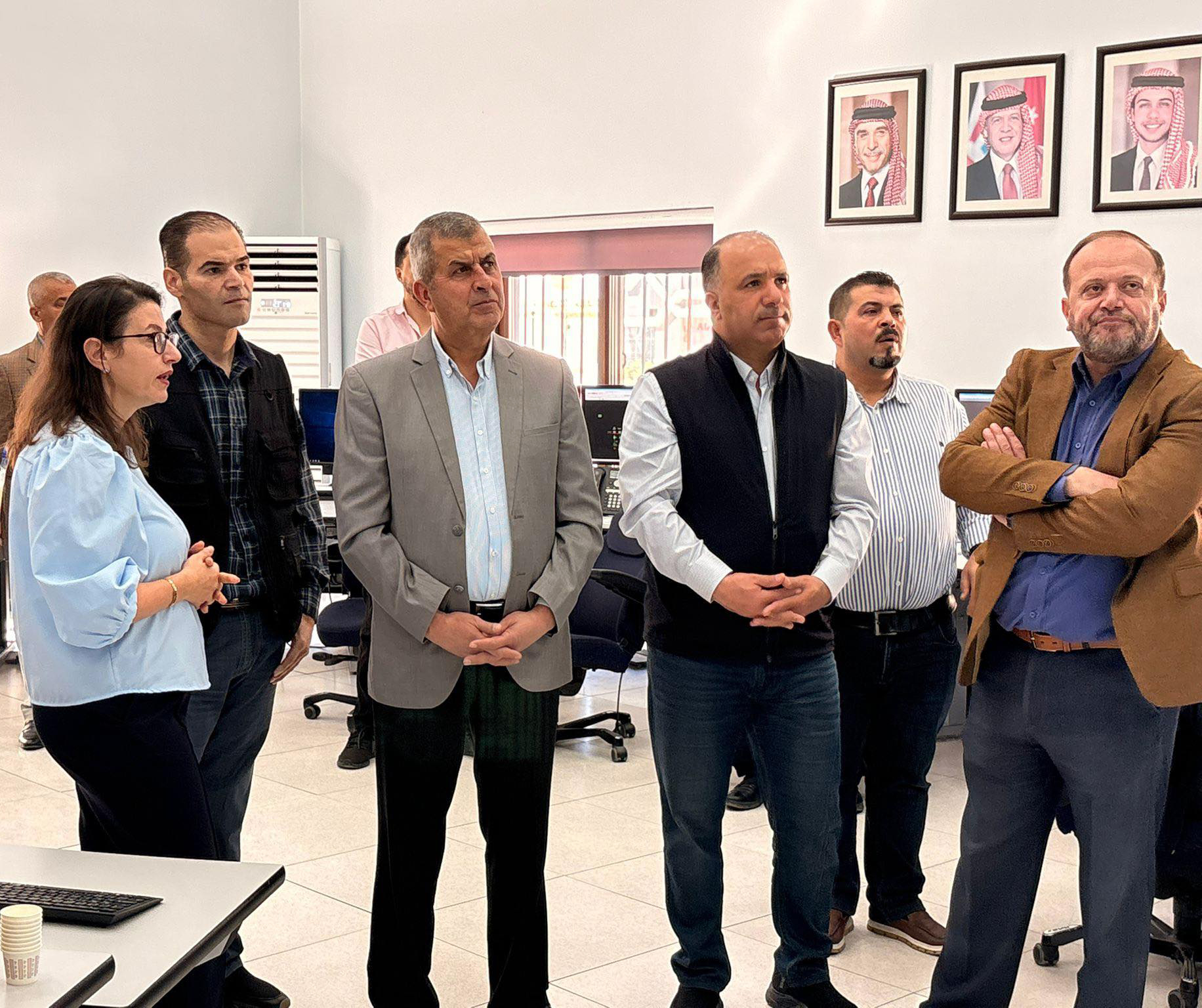 وزير الطاقة يتفقد غرفة المراقبة والتحكم بشركة توزيع الكهرباء وزير الطاقة يتفقد غرفة المراقبة والتحكم بشركة توزيع الكهرباء