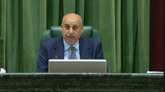 القاضي للنواب: أعدكم أن أكون على مسافة واحدة من الجميع دون تمييز أو محاباة القاضي للنواب: أعدكم أن أكون على مسافة واحدة من الجميع دون تمييز أو محاباة