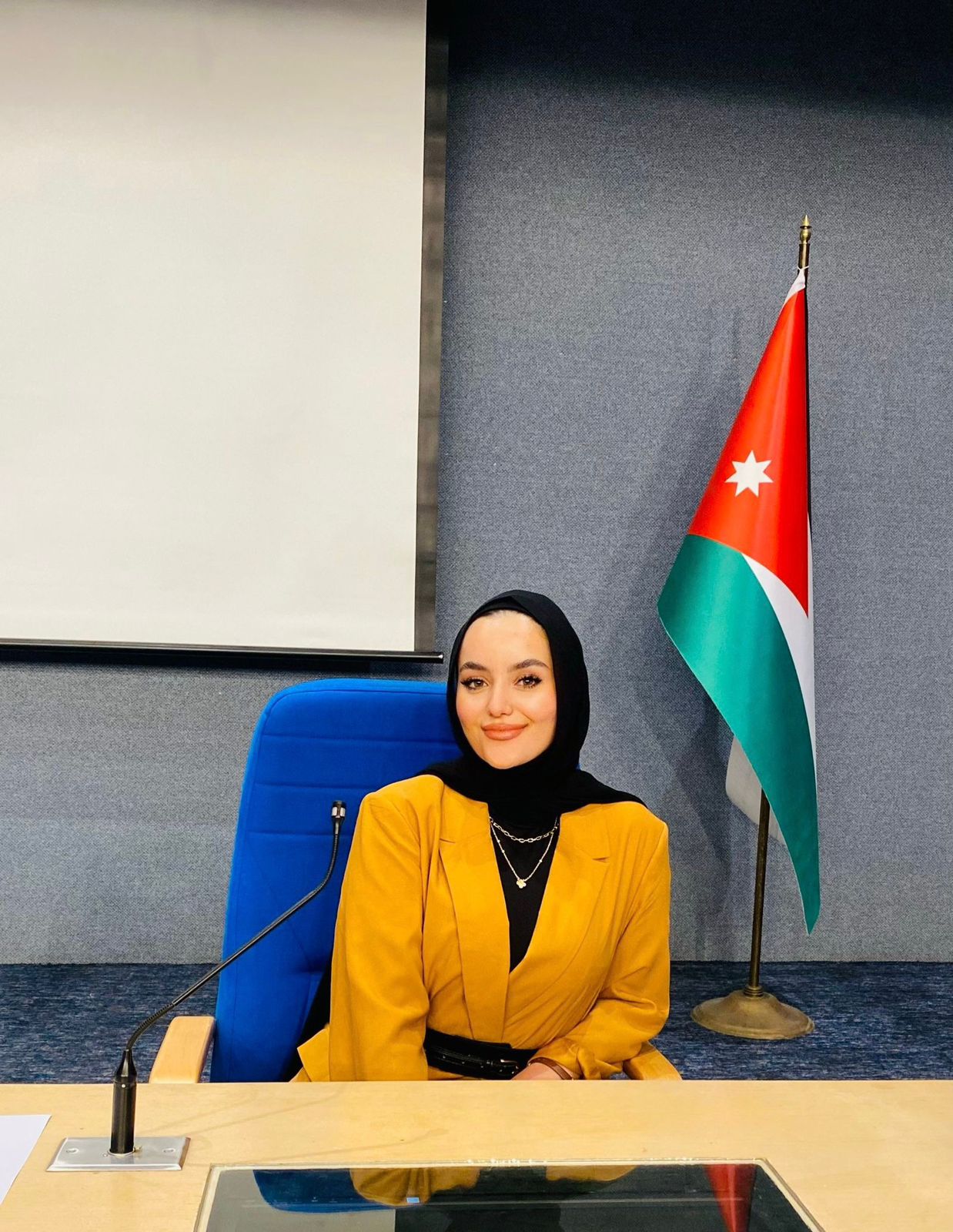 طالبة جامعية تقدم فكرة مبتكرة لدعم الصمّ والبكم في حالات الطوارئ طالبة جامعية تقدم فكرة مبتكرة لدعم الصمّ والبكم في حالات الطوارئ