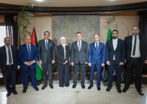 القضاة يبحث مع رئيس هيئة المنافذ البرية السورية تسهيل اجراءات التجارة وتطوير المنطقة الحرة القضاة يبحث مع رئيس هيئة المنافذ البرية السورية تسهيل اجراءات التجارة وتطوير المنطقة الحرة