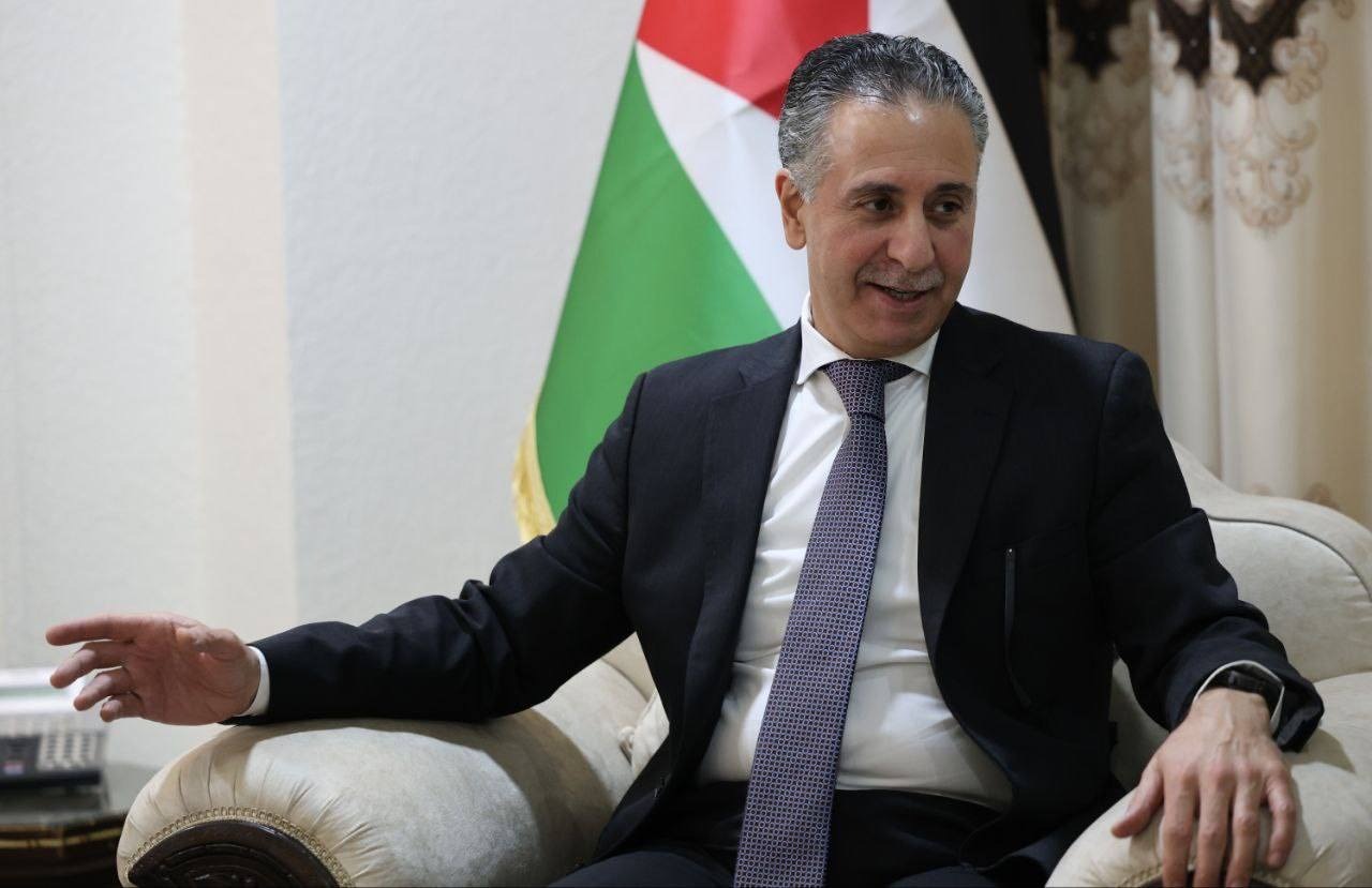 الأردن وسوريا تتفقان على فتح قنوات التجارة بينهما لكافة السلع بداية العام المقبل الأردن وسوريا تتفقان على فتح قنوات التجارة بينهما لكافة السلع بداية العام المقبل