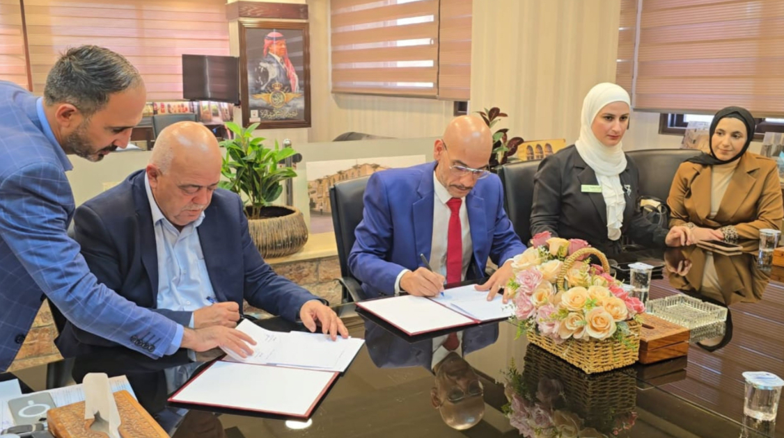 بلدية إربد توقع اتفاقية لإنشاء أول مأوى للكلاب الضالة بلدية إربد توقع اتفاقية لإنشاء أول مأوى للكلاب الضالة