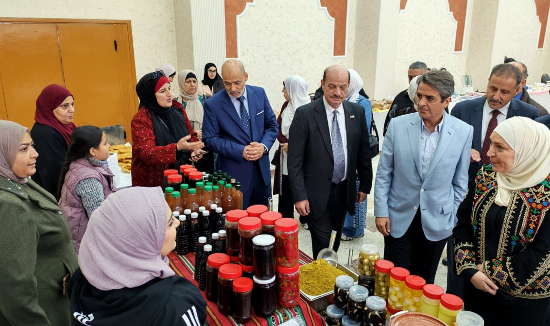 وزير الشباب يفتتح بازار ملتقى ” همم” الخيري في اربد وزير الشباب يفتتح بازار ملتقى ” همم” الخيري في اربد
