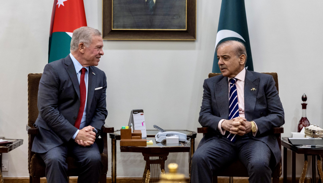 الملك يلتقي رئيس الوزراء الباكستاني في إسلام آباد ويؤكد أهمية توسيع التعاون الملك يلتقي رئيس الوزراء الباكستاني في إسلام آباد ويؤكد أهمية توسيع التعاون