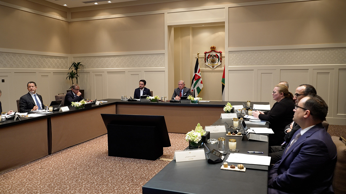 الملك يدعو لتبني نهج حكومي موحد يسهم في تبسيط الإجراءات وتسهيل رحلة المستثمر الملك يدعو لتبني نهج حكومي موحد يسهم في تبسيط الإجراءات وتسهيل رحلة المستثمر