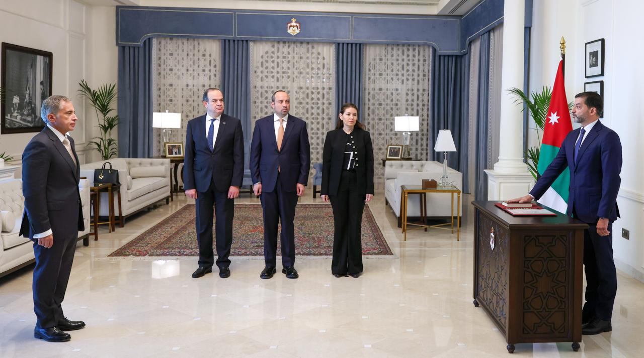 عضو مجلس مفوضي هيئة تنظيم قطاع الاتصالات يؤدِّي القسم القانوني عضو مجلس مفوضي هيئة تنظيم قطاع الاتصالات يؤدِّي القسم القانوني