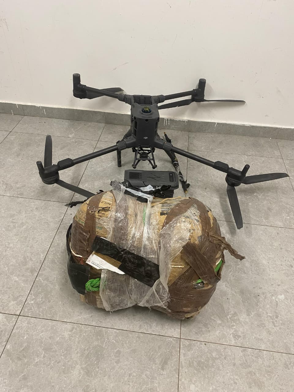 المنطقة العسكرية الجنوبية تحبط محاولة تهريب مواد مخدرة بواسطة طائرة مسيرة المنطقة العسكرية الجنوبية تحبط محاولة تهريب مواد مخدرة بواسطة طائرة مسيرة