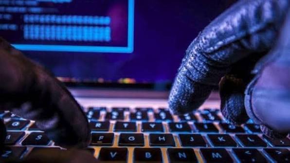 الجرائم الإلكترونية تجدد تحذيراتها بضرورة عدم الدخول لروابط مجهولة الجرائم الإلكترونية تجدد تحذيراتها بضرورة عدم الدخول لروابط مجهولة