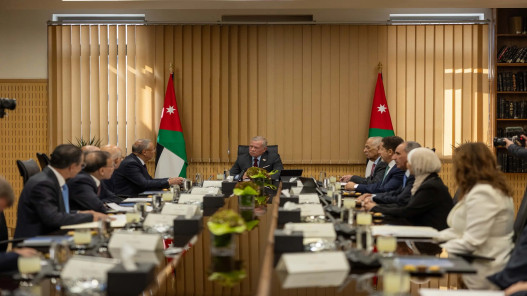 الملك يدعو لإنشاء دوائر قضائية متخصصة لتعزيز ثقة المستثمرين