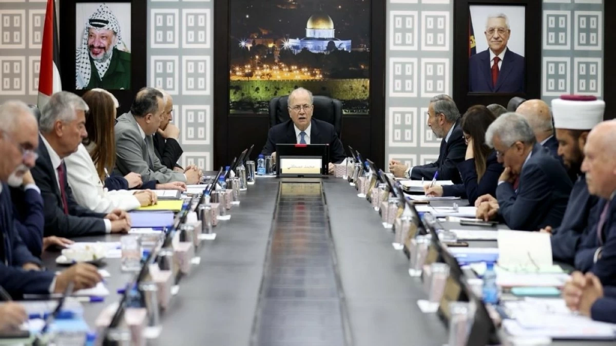 الحكومة الفلسطينية تعمم اليوم البرنامج التنفيذي لخطة التعافي وإعمار غزة الحكومة الفلسطينية تعمم اليوم البرنامج التنفيذي لخطة التعافي وإعمار غزة