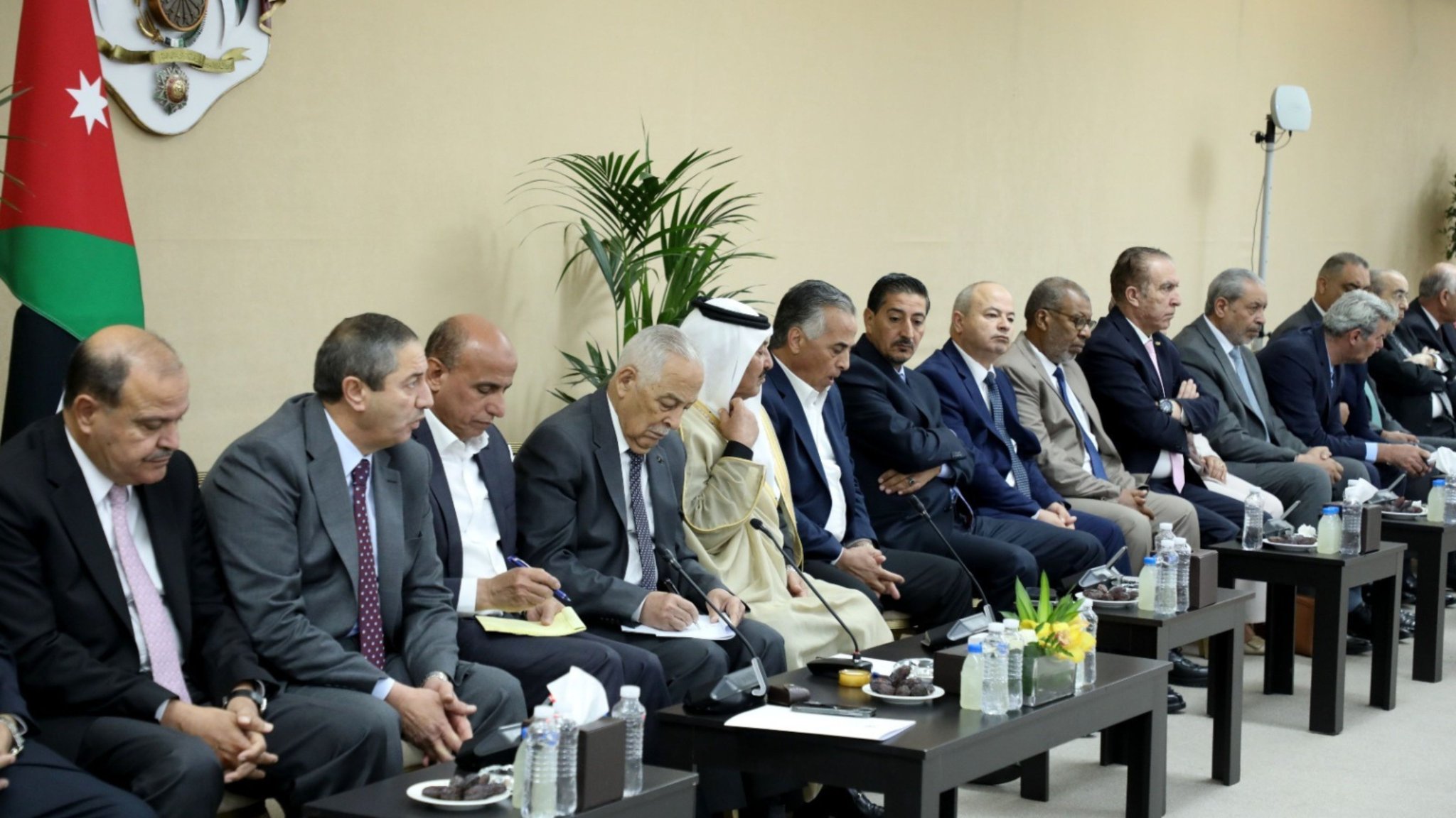 رئيس الديوان الملكي يلتقي 200 شخصية من أبناء وبنات الكرك