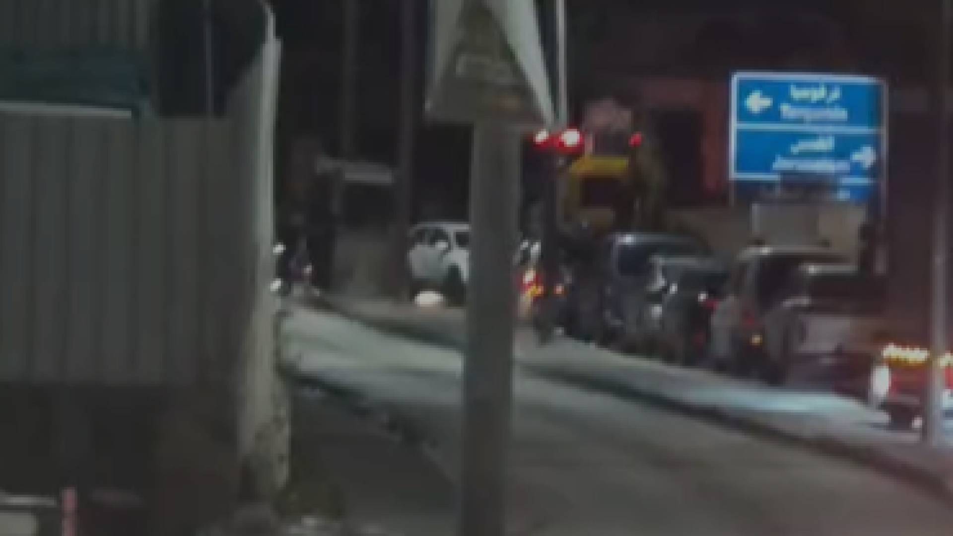 إعلام عبري: إصابة مجندة “إسرائيلية” في عملية دهس شمال الخليل وانسحاب المنفذ إعلام عبري: إصابة مجندة “إسرائيلية” في عملية دهس شمال الخليل وانسحاب المنفذ