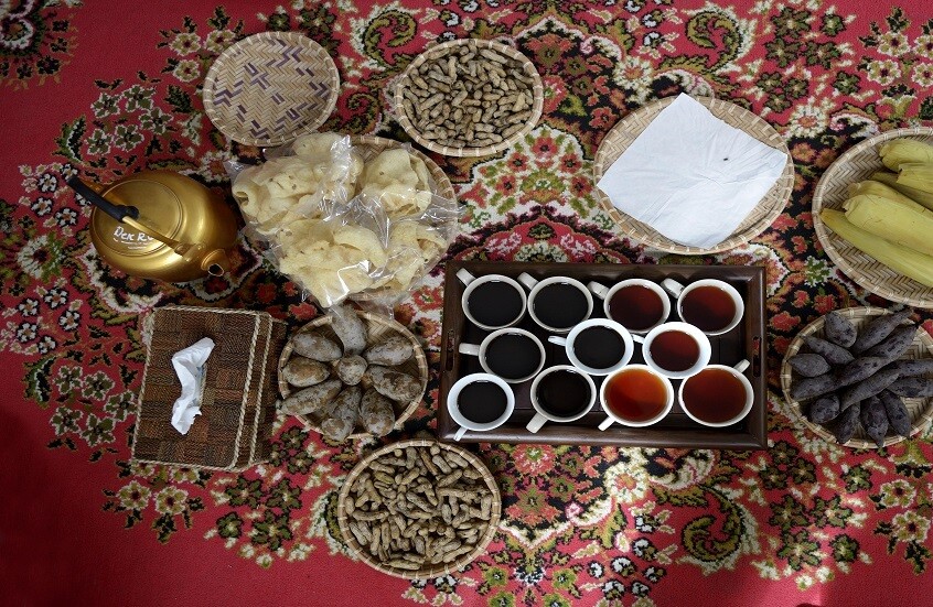 تأثير الشاي والقهوة على العظام لدى كبار السن